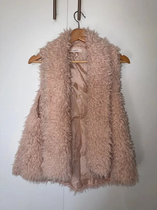 i joah Blush Faux Fur Shawl Collar Vest w/ Pockets - Picture 1 of 5